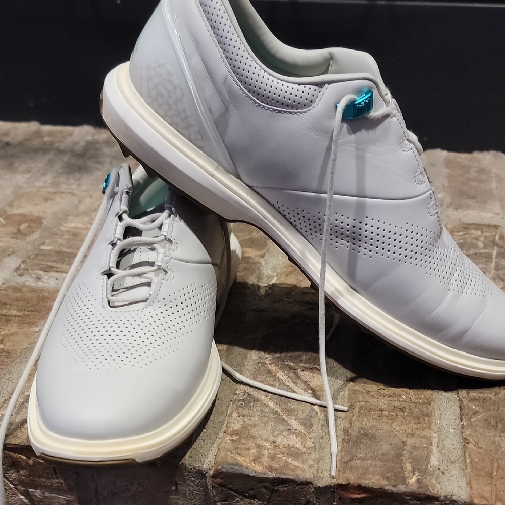 Nike Light Gray Athletic Shoes